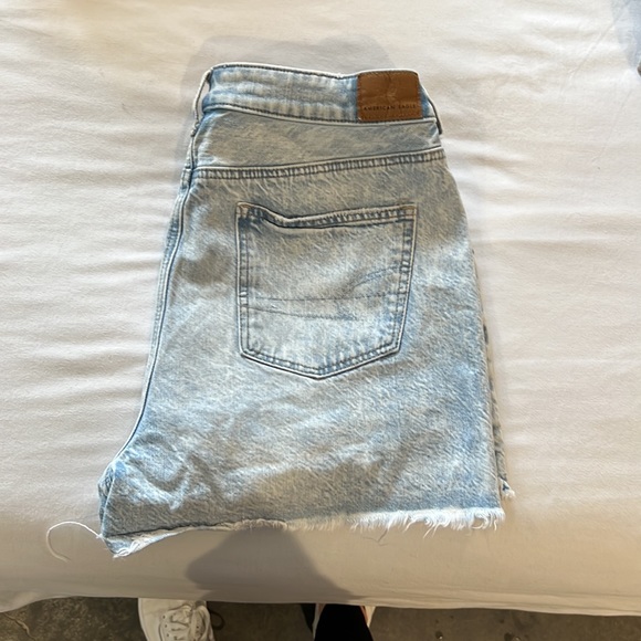 American Eagle Mom Short. Size 10. - Picture 2 of 2